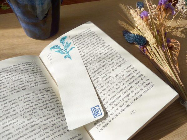 Marque Page en linogravure originale - Fleur Calla bleue